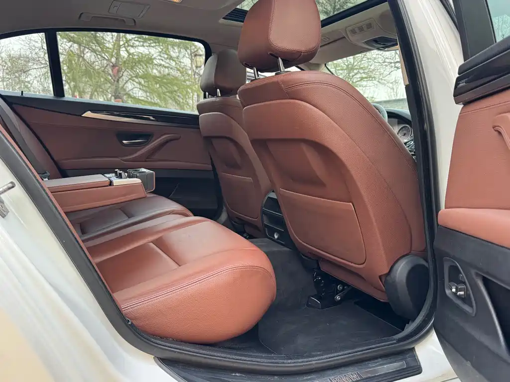 BMW 5 Series 2015 — фото 9