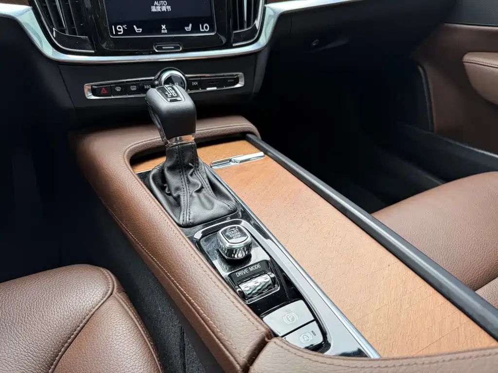 Volvo S90 2019 — фото 12