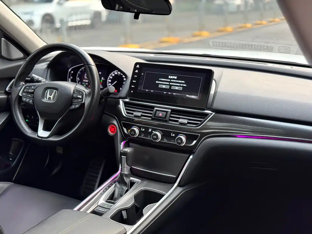 Honda Accord 2022 — фото 10