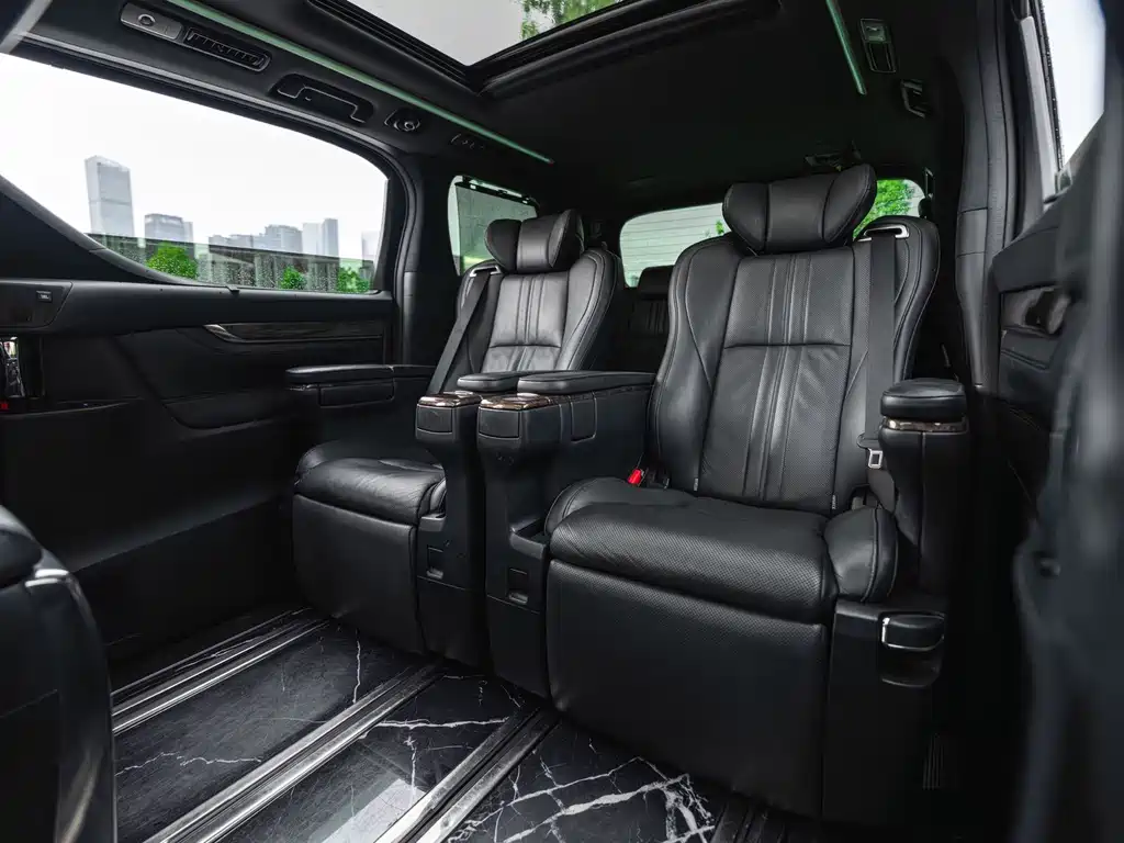 Toyota Alphard 2020 — фото 13
