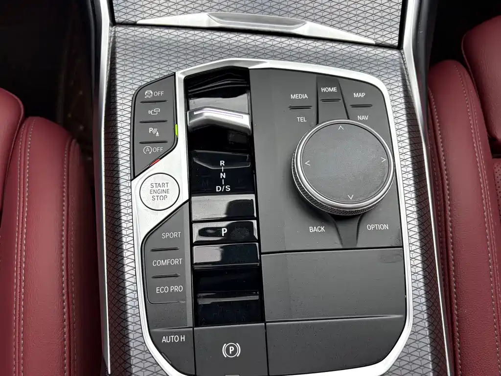 BMW 3 Series 2025 — фото 15