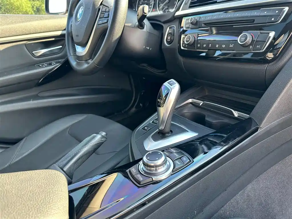BMW 3 Series 2016 — фото 18