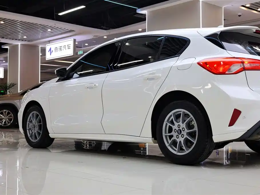 Ford Focus 2020 — фото 11