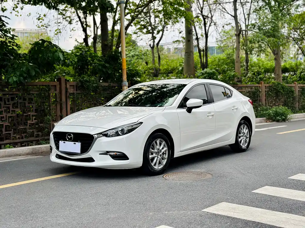 Mazda 3 Axela 2018 — фото 1