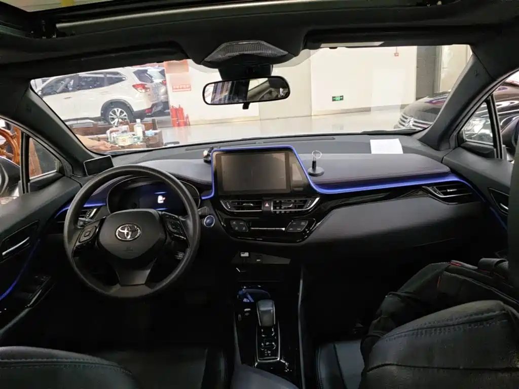 Toyota C-HR EV 2021 — фото 6