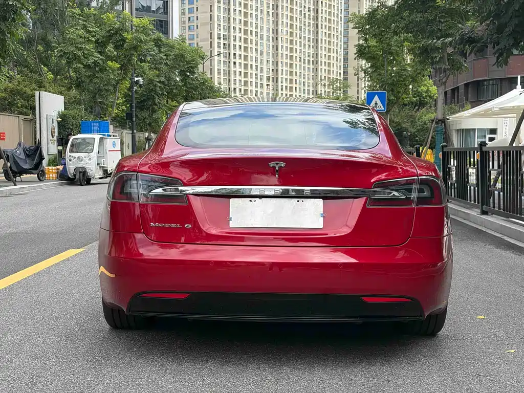 Tesla Model S 2017 — фото 16