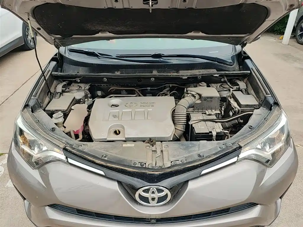 Toyota RAV4 2018 — фото 20