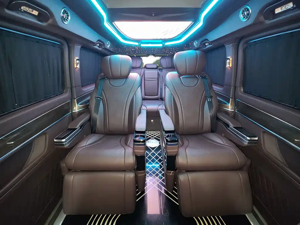 Mercedes-Benz V-Class 2022 — фото 13