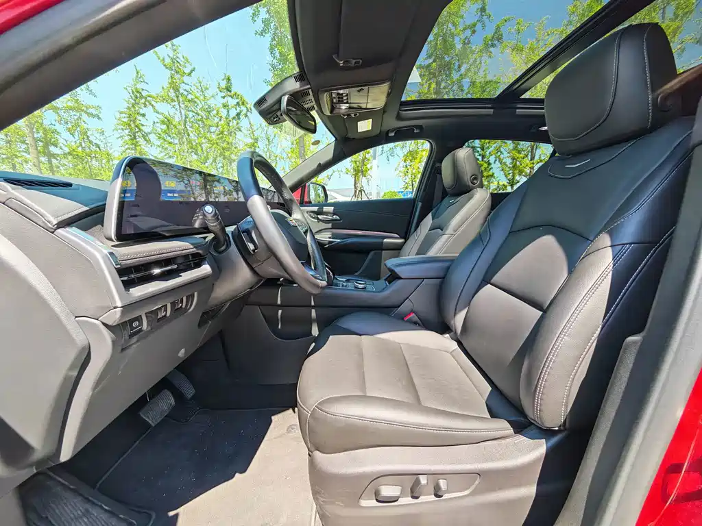 Cadillac XT4 2025 — фото 13