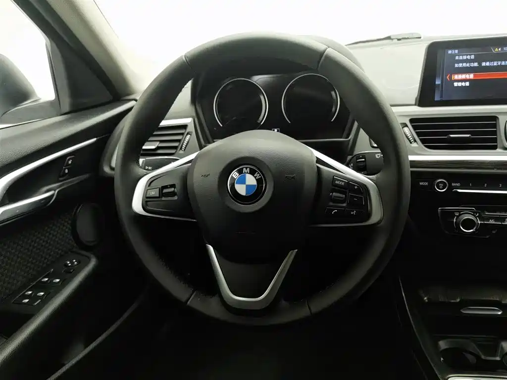 BMW 1 Series 2018 — фото 11