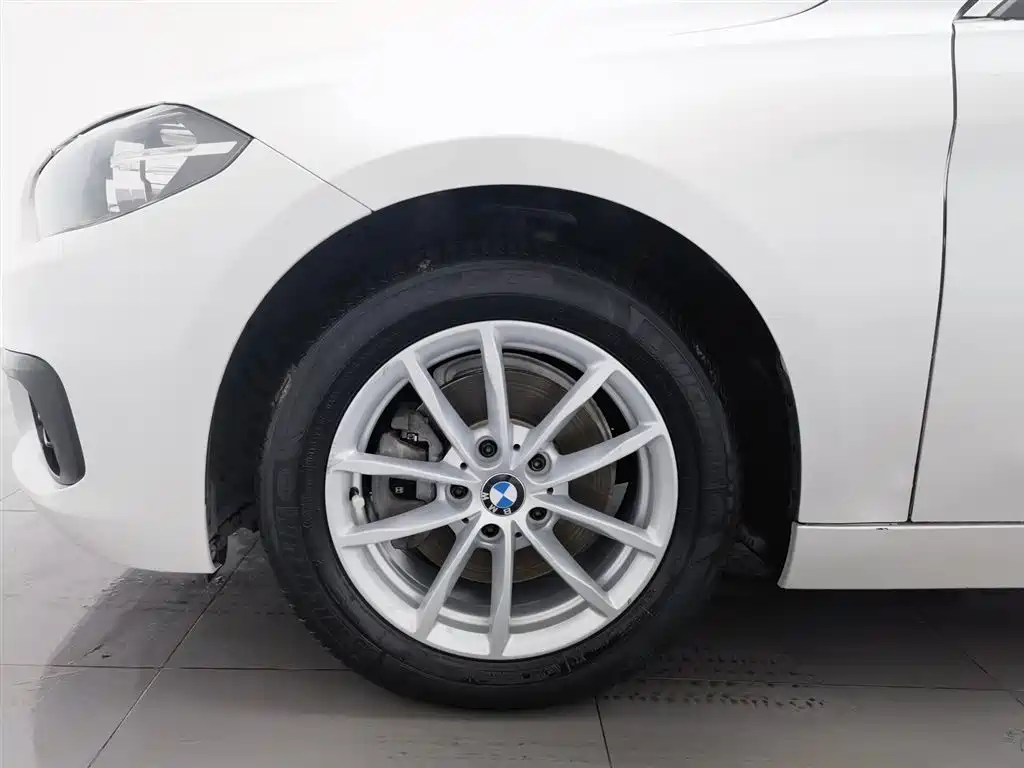 BMW 1 Series 2018 — фото 17