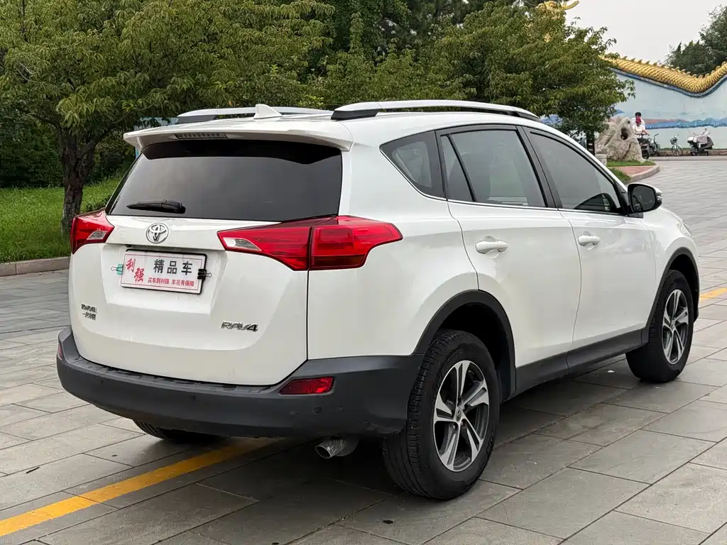 Toyota RAV4 2016 — фото 15