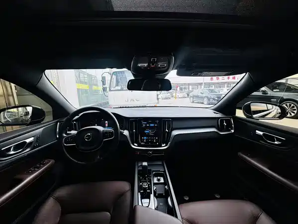Volvo S60 2024
