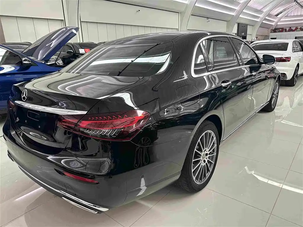 Mercedes-Benz E-Class 2023 — фото 18