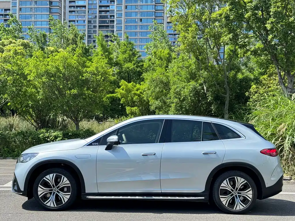 Mercedes-Benz EQE SUV 2023 — фото 21