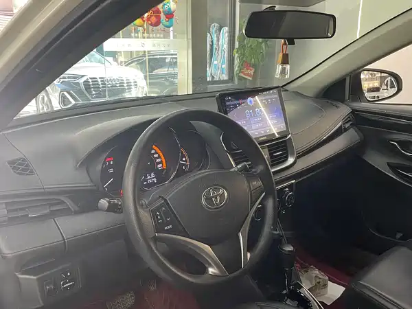 Toyota Yaris L 2022