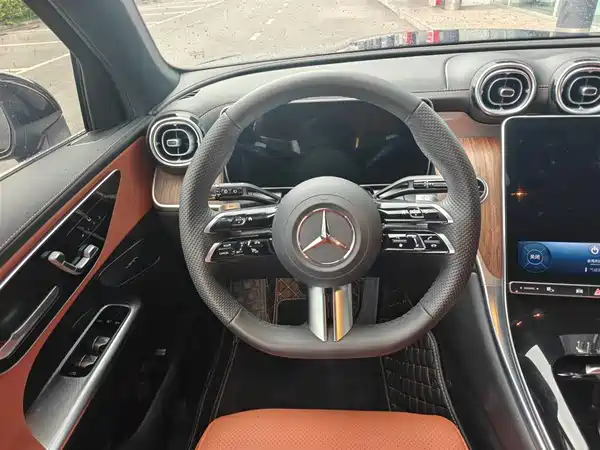 Mercedes-Benz GLC 2025