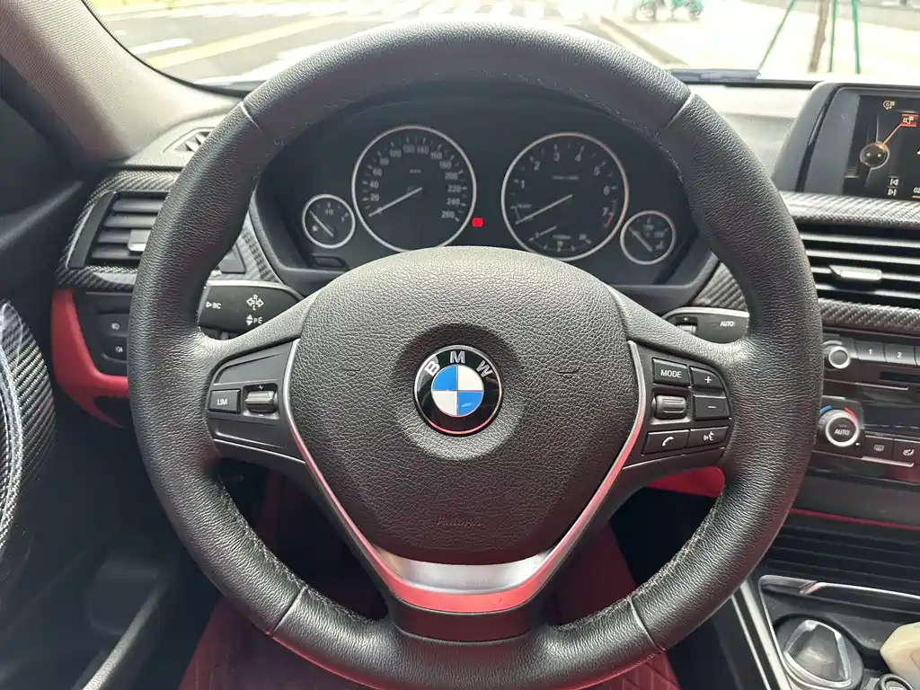 BMW 3 Series 2017 — фото 12