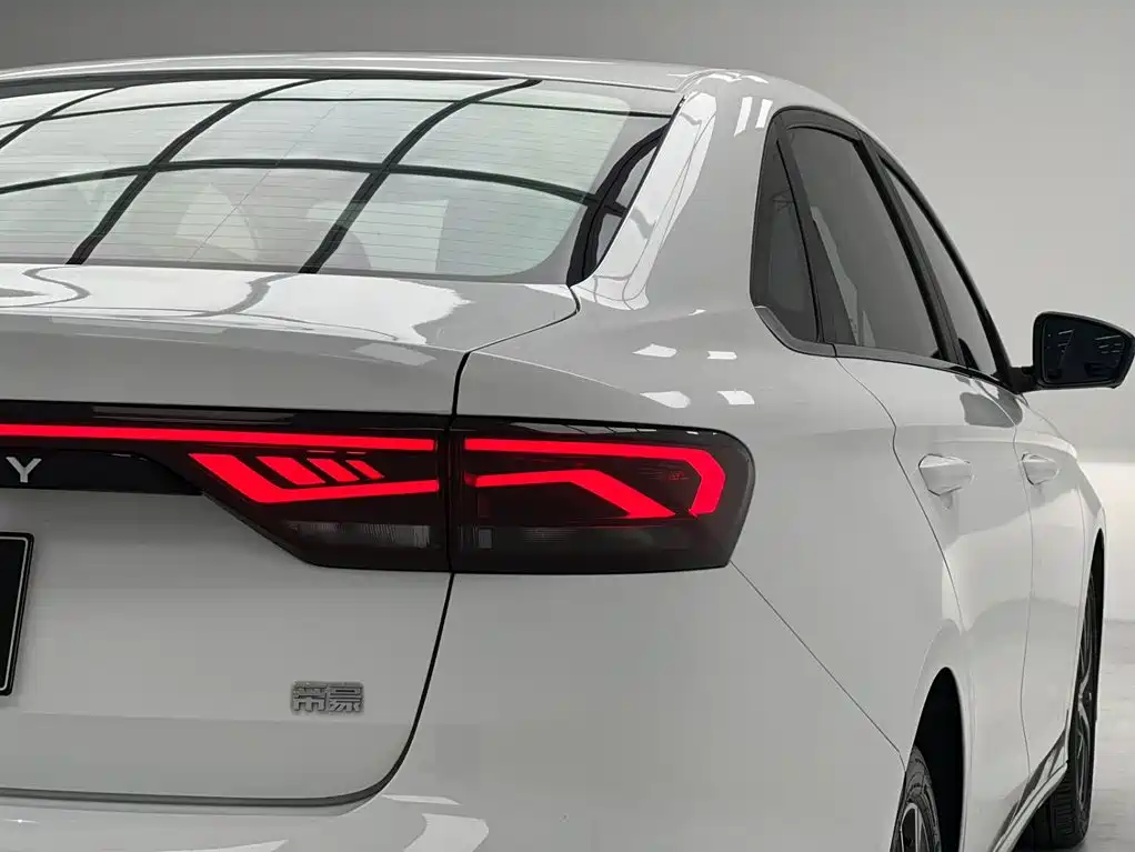 Geely Emgrand 2022 — фото 9