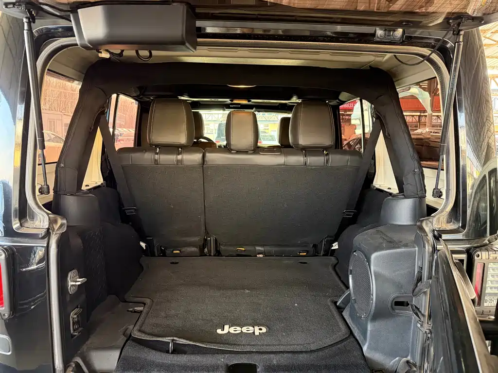 Jeep Wrangler 2012 — фото 7