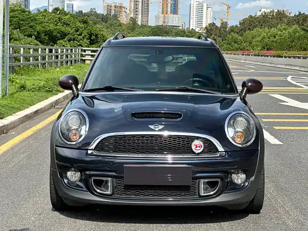 MINI Clubman 2012