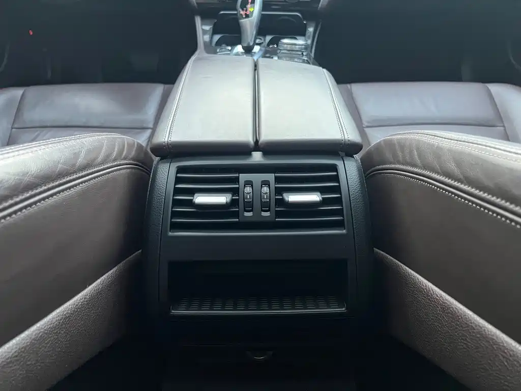 BMW 5 Series 2017 — фото 22