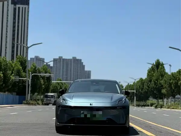 Lynk & Co 07 EM-P 2025