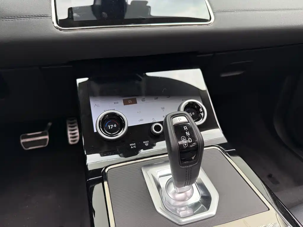 Land Rover Evoque 2023 — фото 17
