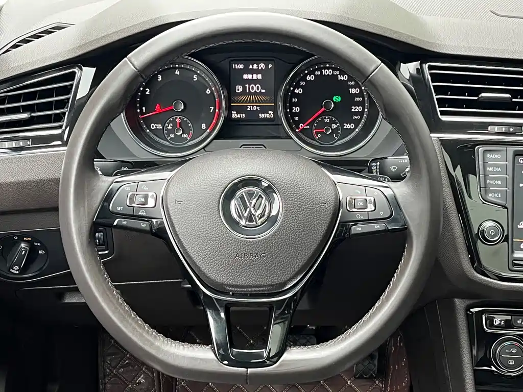 Volkswagen Tiguan L 2018 — фото 10