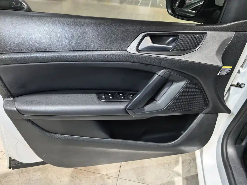 Peugeot 408 2023 — фото 11