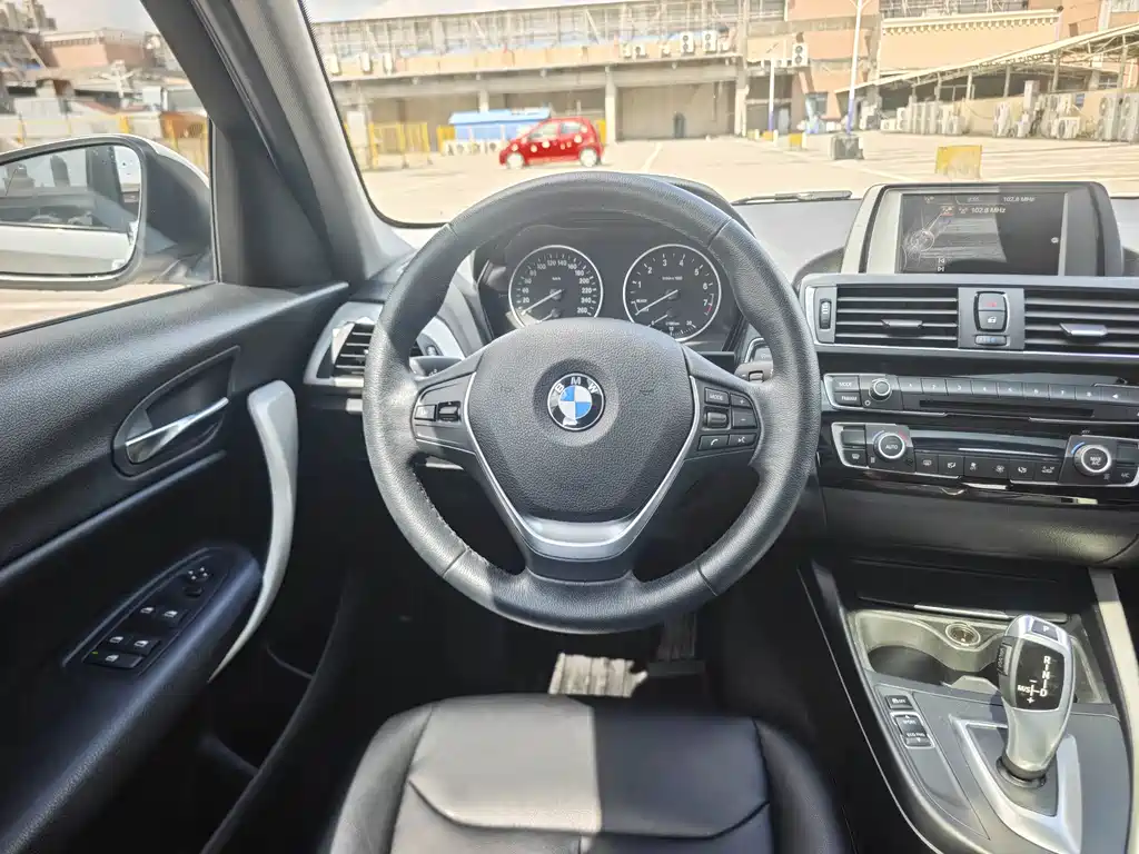 BMW 1 Series 2017 — фото 11