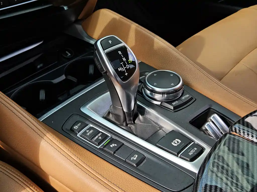BMW X6 2015 — фото 15