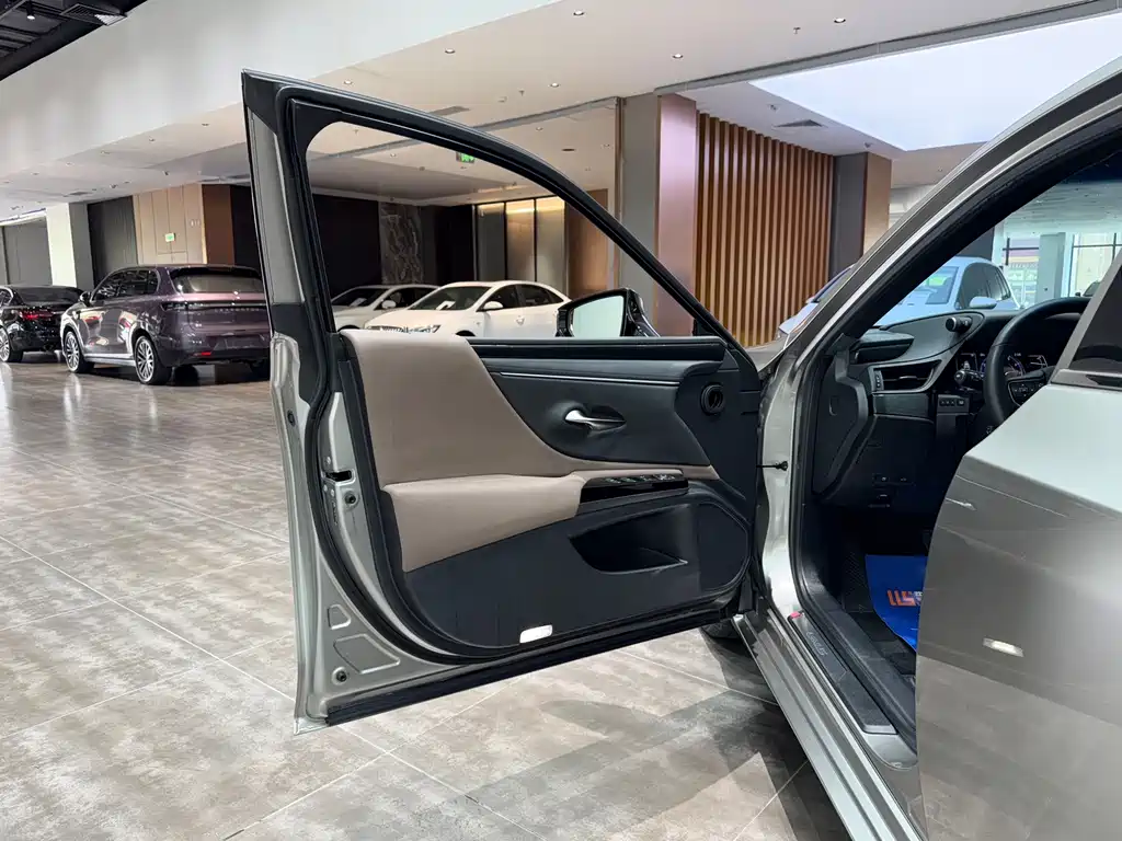 Lexus ES 2023 — фото 13