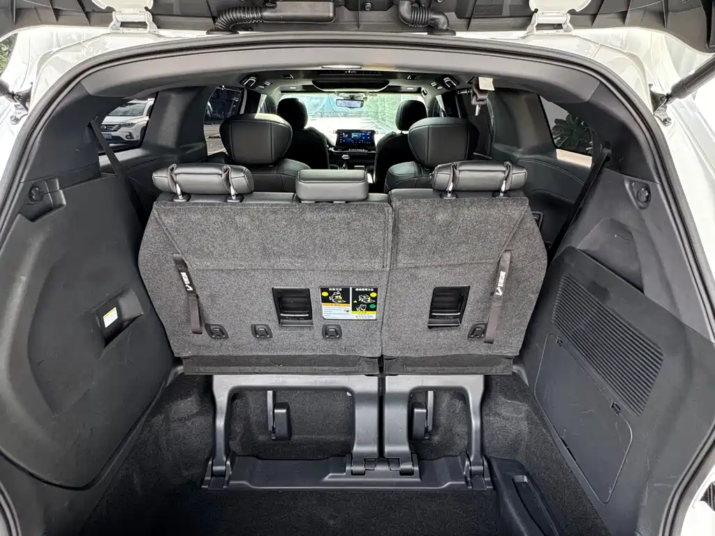 Toyota Sienna 2023 — фото 25