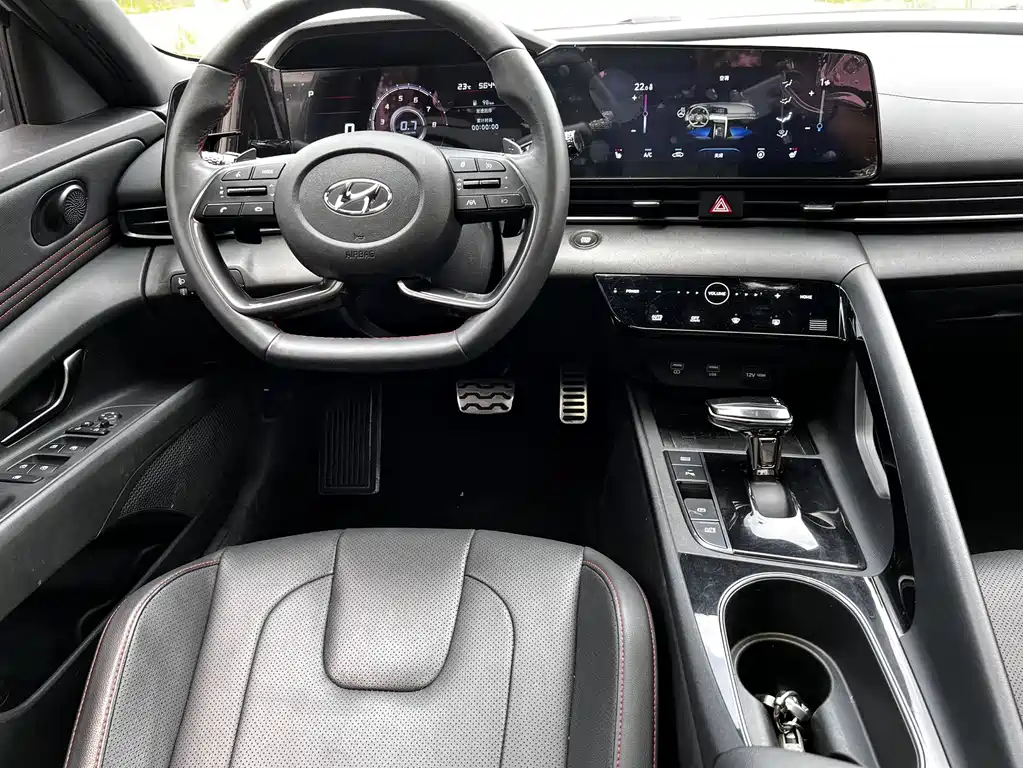 Hyundai Elantra 2022 — фото 17