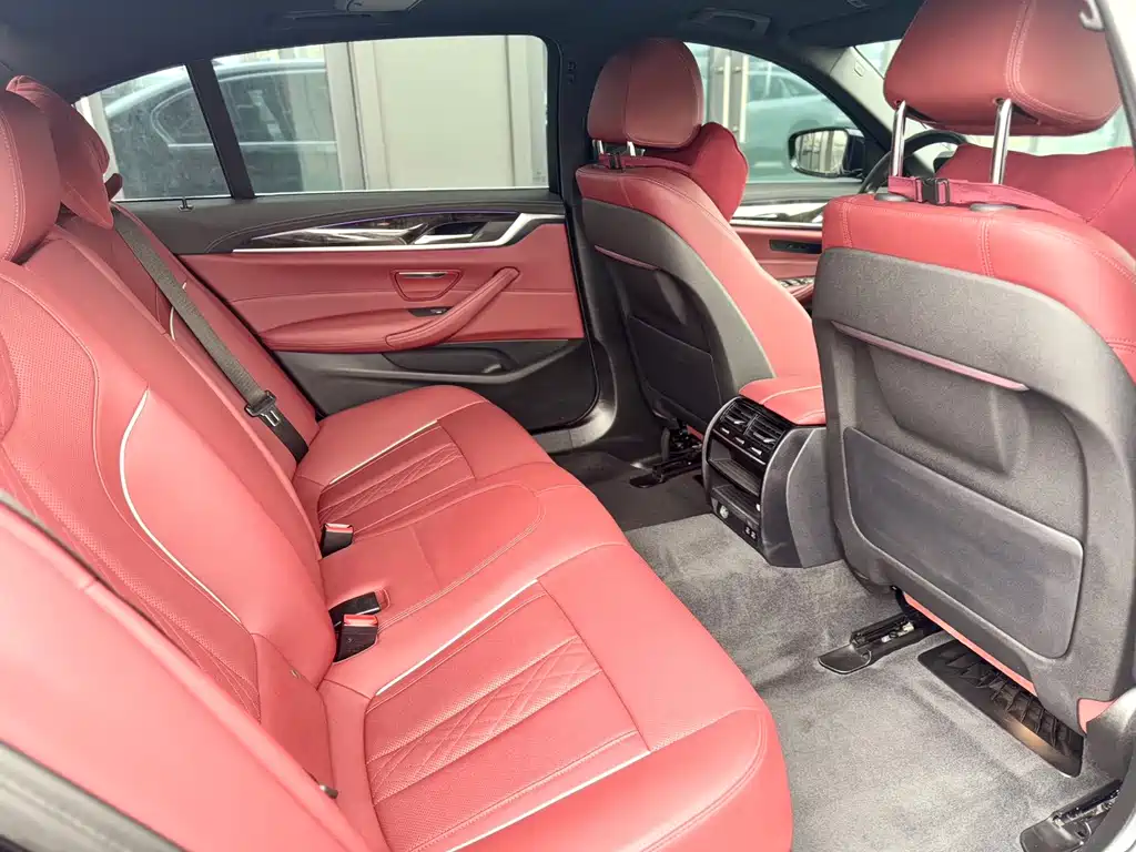 BMW 5 Series 2021 — фото 14