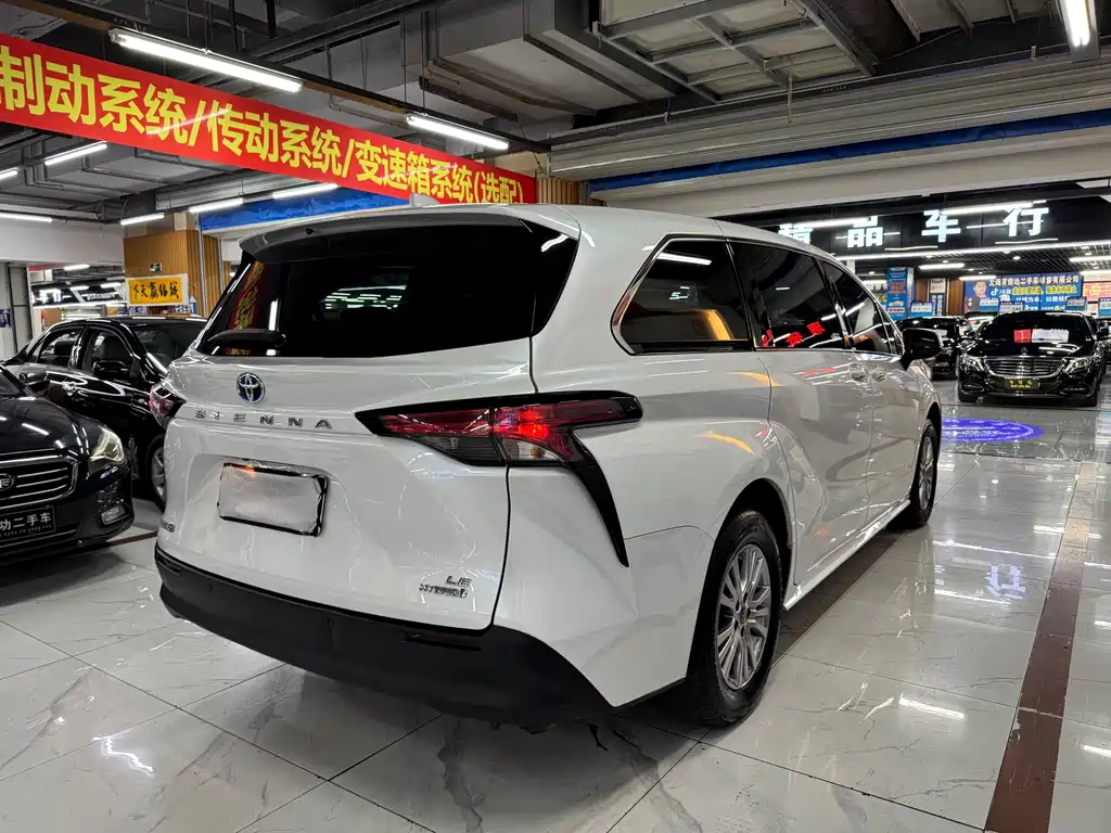 Toyota Sienna 2022 — фото 11