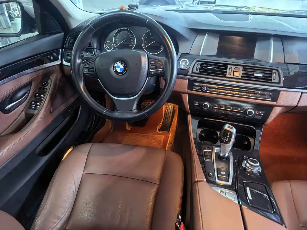 BMW 5 Series 2016 — фото 9