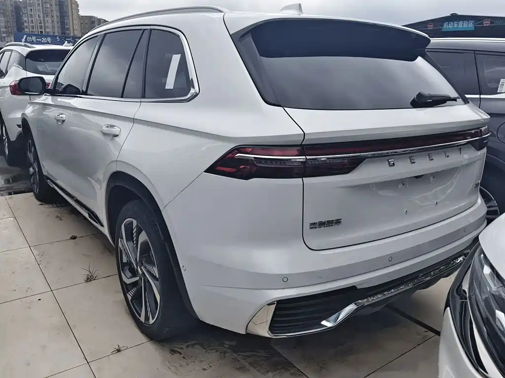 Geely Xingyue L 2023 — фото 17