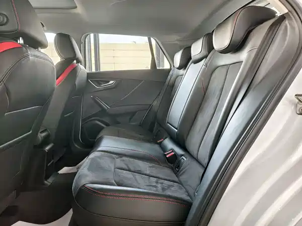 Audi Q2L 2024