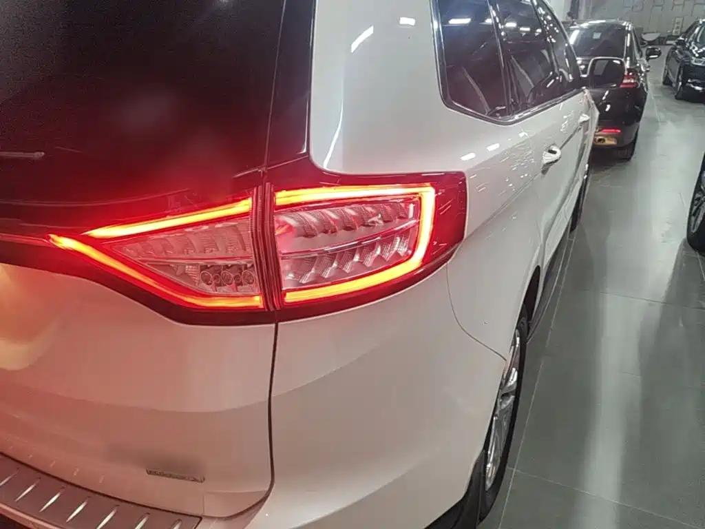 Ford Edge 2018 — фото 8