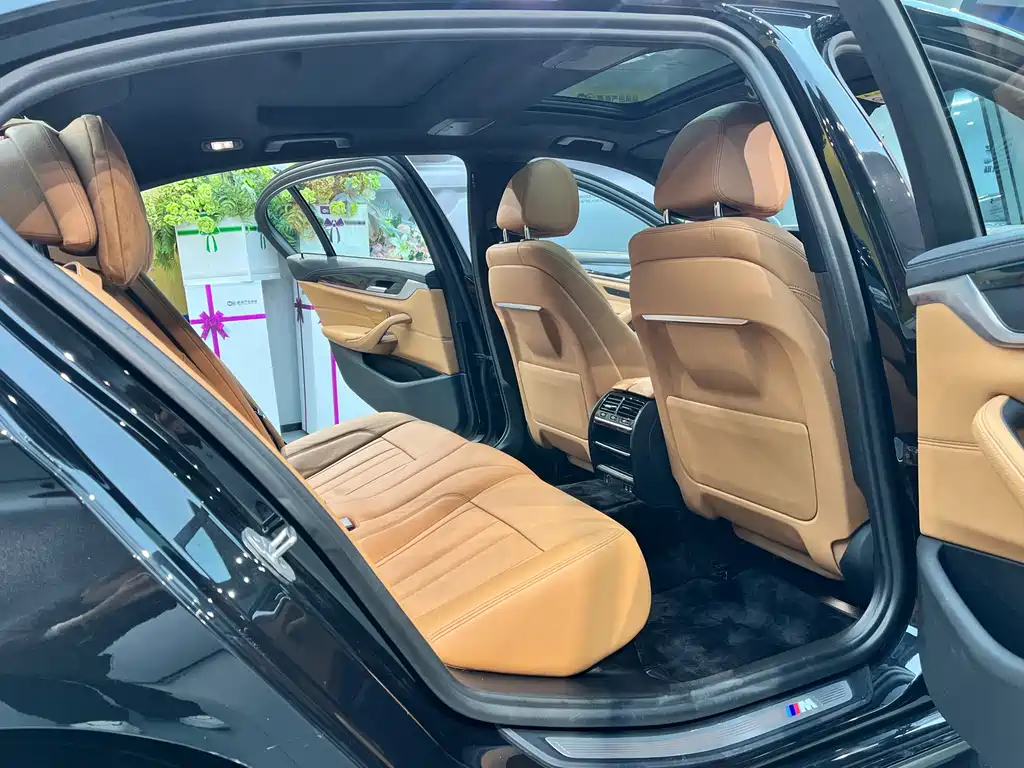 BMW 5 Series 2020 — фото 12