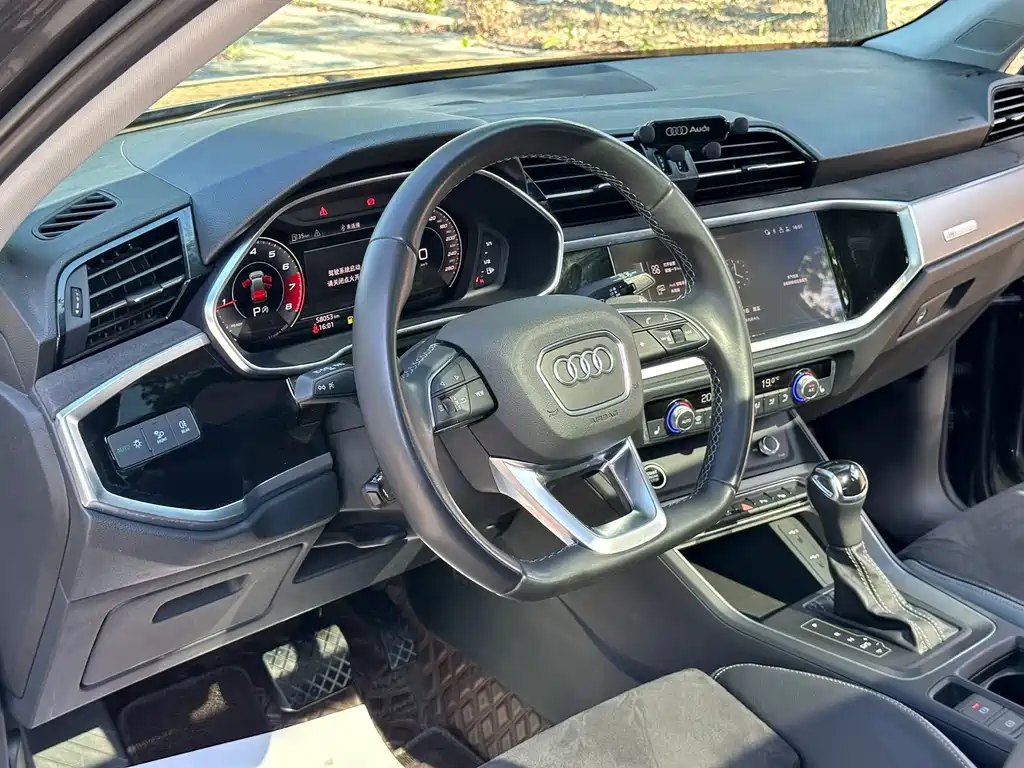 Audi Q3 2023 — фото 14