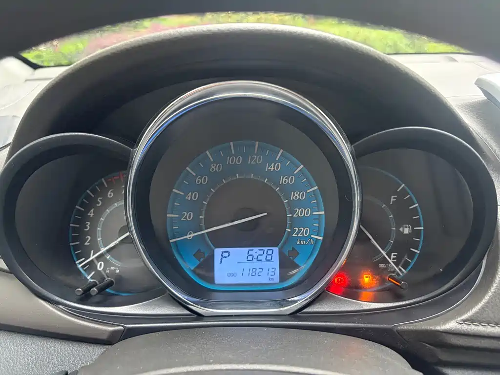 Toyota Yaris L 2016 — фото 14