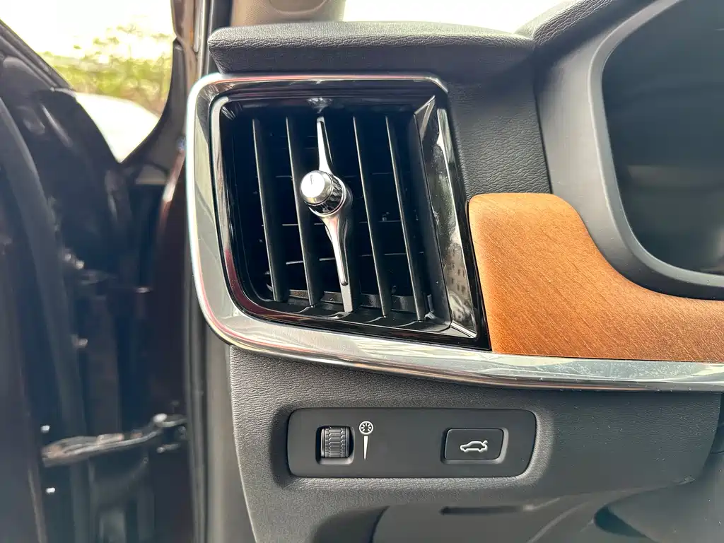 Volvo S90 2018 — фото 18