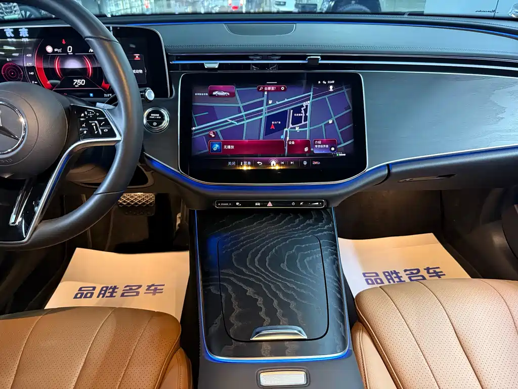 Mercedes-Benz E-Class 2025 — фото 12