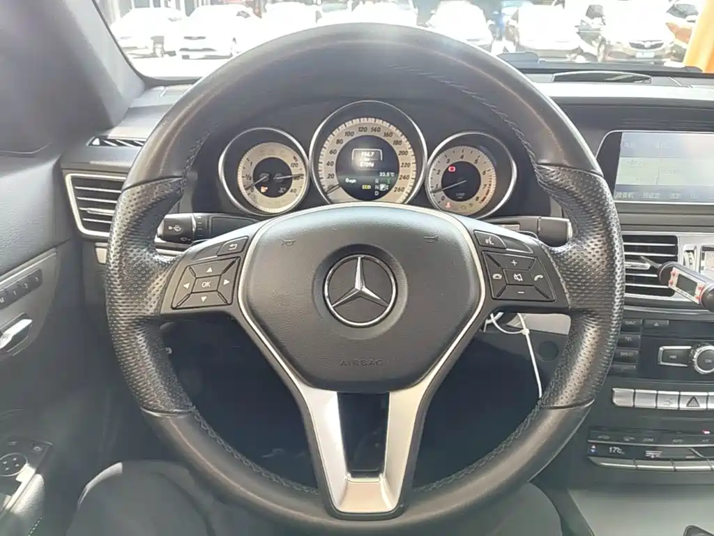 Mercedes-Benz E-Class 2014 — фото 11