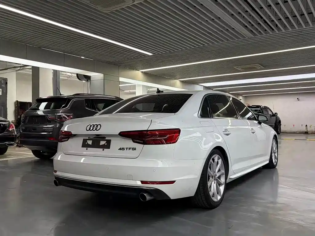 Audi A4L 2017 — фото 12