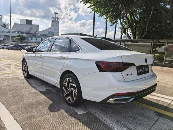 Volkswagen Sagitar 2022