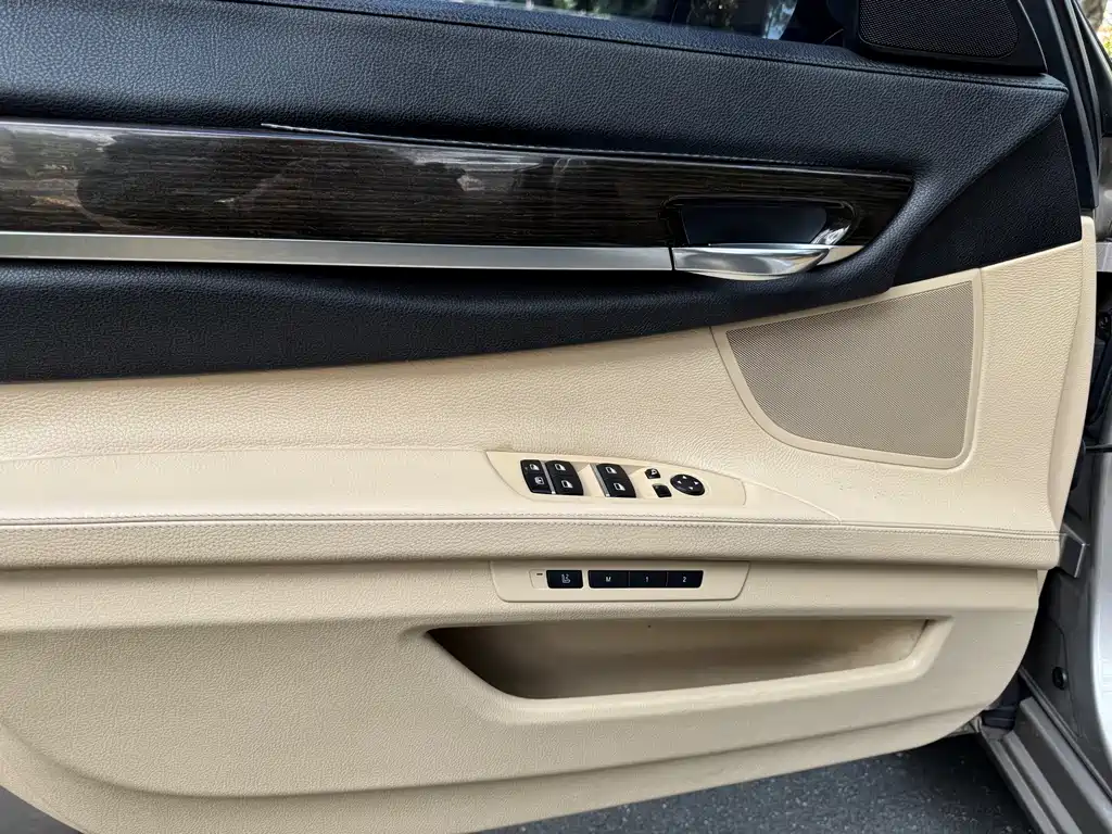 BMW 7 Series 2013 — фото 10